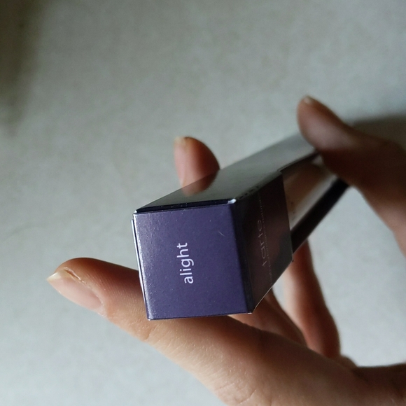 BNIB Tarte Shape Glow Wand in Alight - Picture 3 of 4